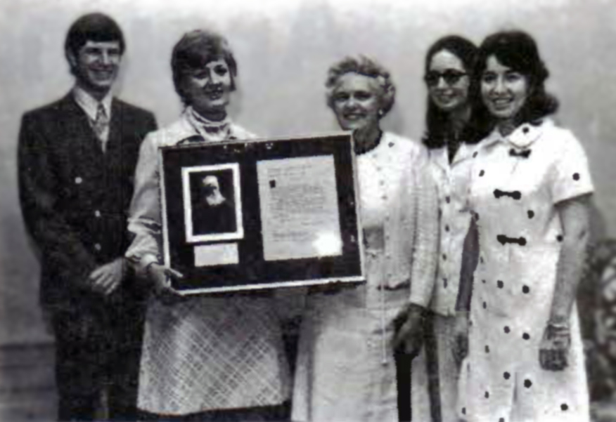 Bahá'ís present a framed Tablet to Mount Holyoke College