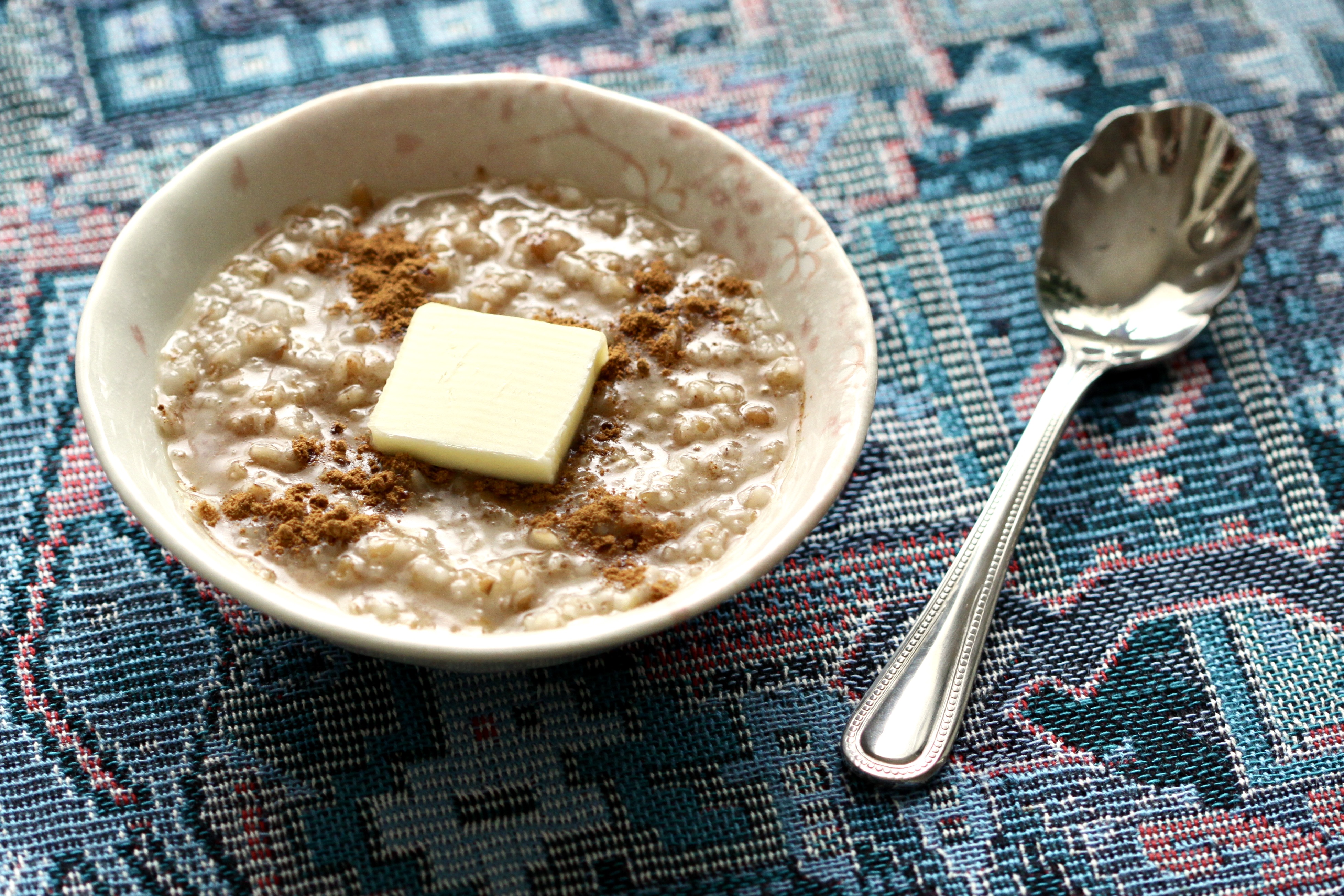 Hot cereal with cinnamon and butter