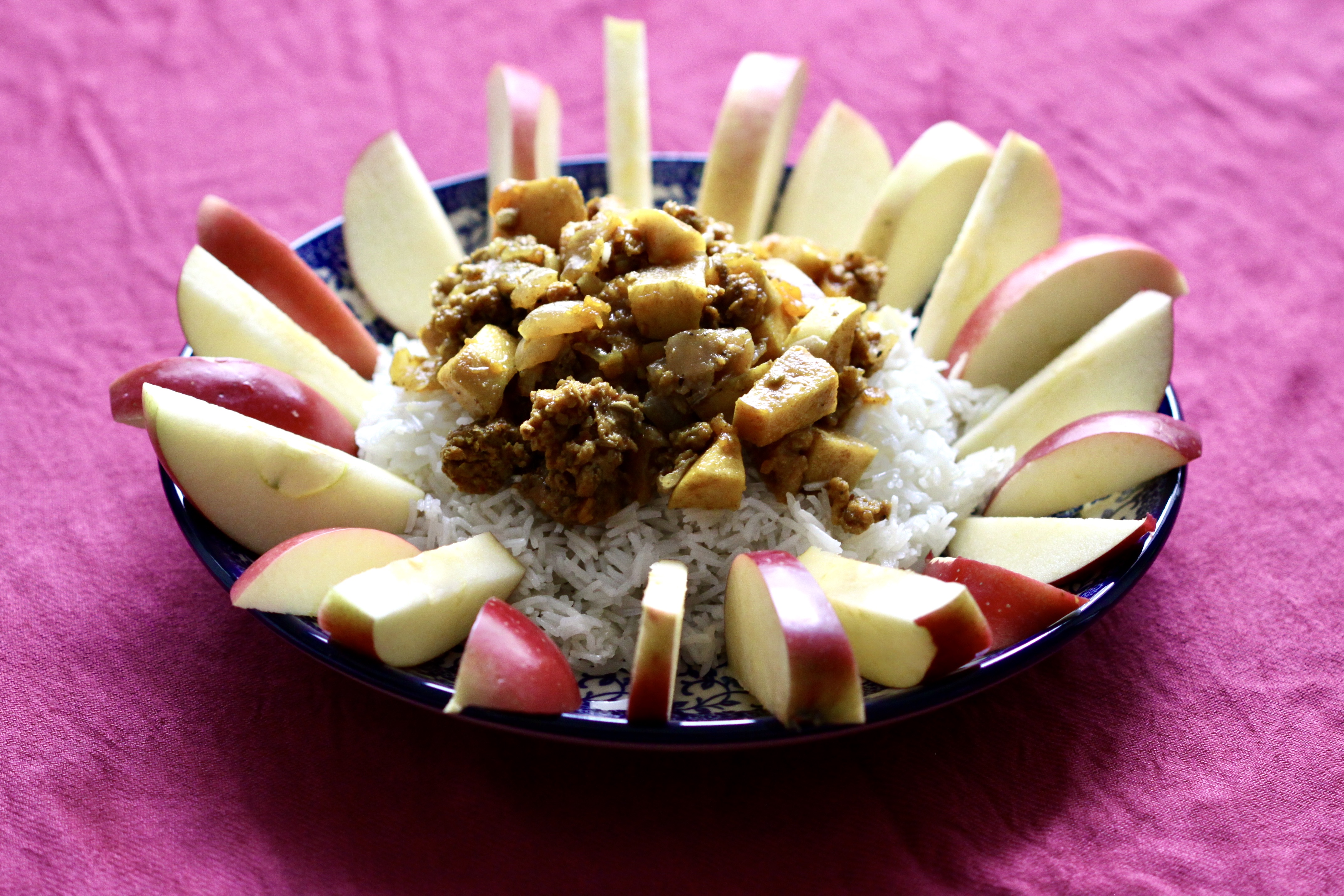 Apple stew and fresh apples