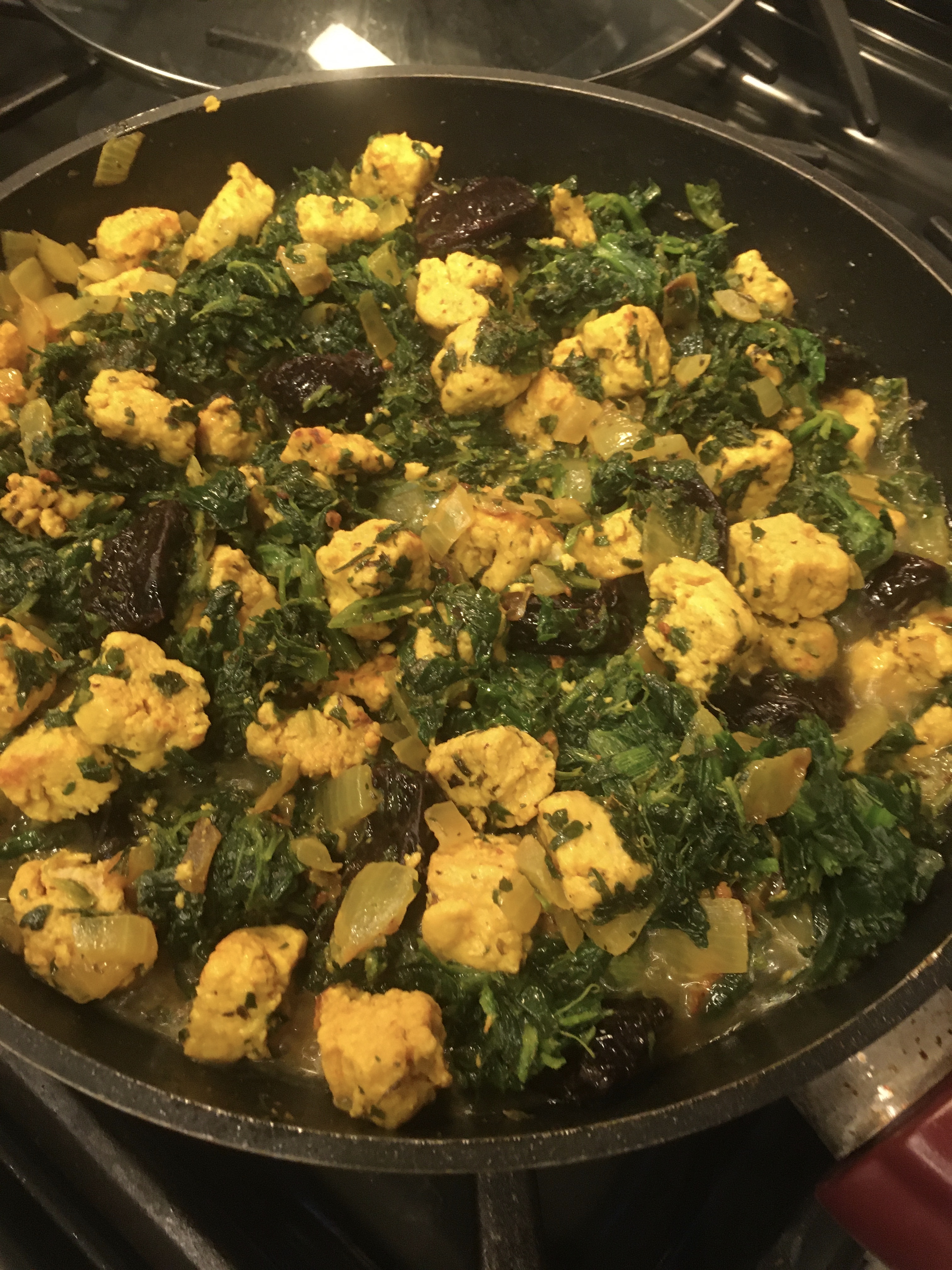 Spinach stew on stovetop